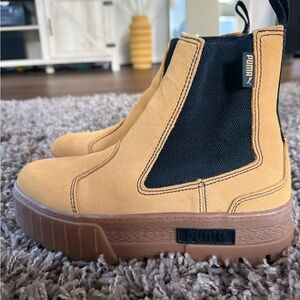 Puma  Tan Chelsea Boots
